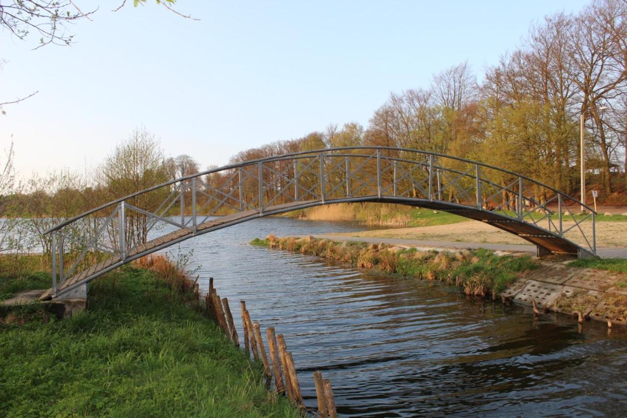 Domek nad jeziorem Bystrzyna Świdwin Zewnętrze zdjęcie