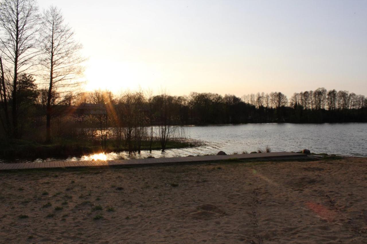 Domek nad jeziorem Bystrzyna Świdwin Zewnętrze zdjęcie